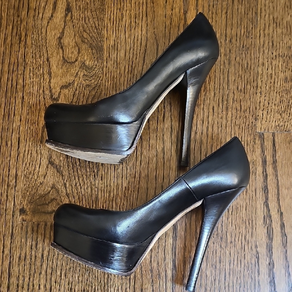 Fendi Black Platform Heels with Gold Accent - Picture 7 of 9